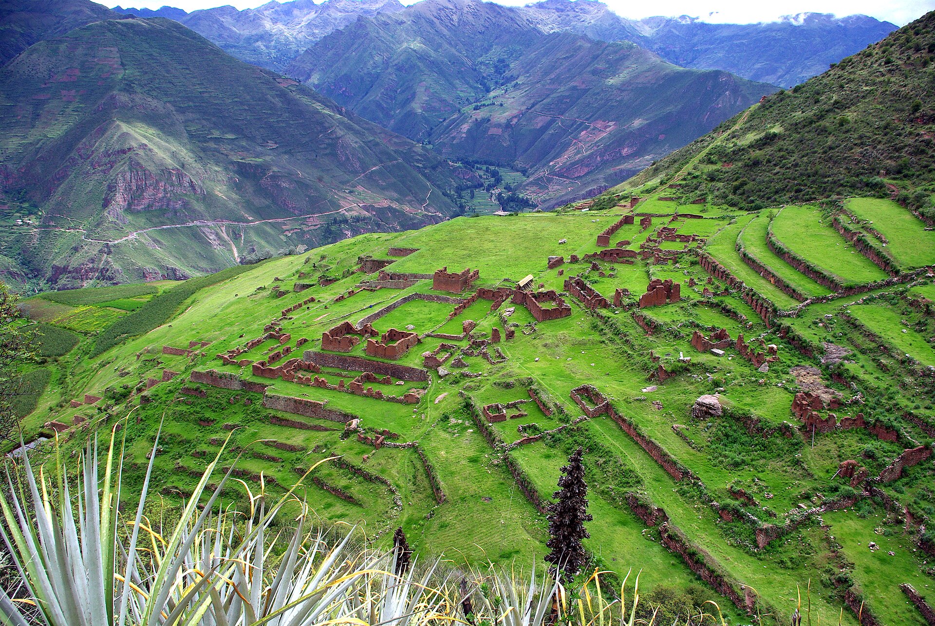 Stone walls of Huchuy Qosqo above the Sacred Valley in Peru